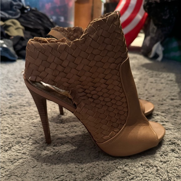 Coach Heels - Picture 3 of 7